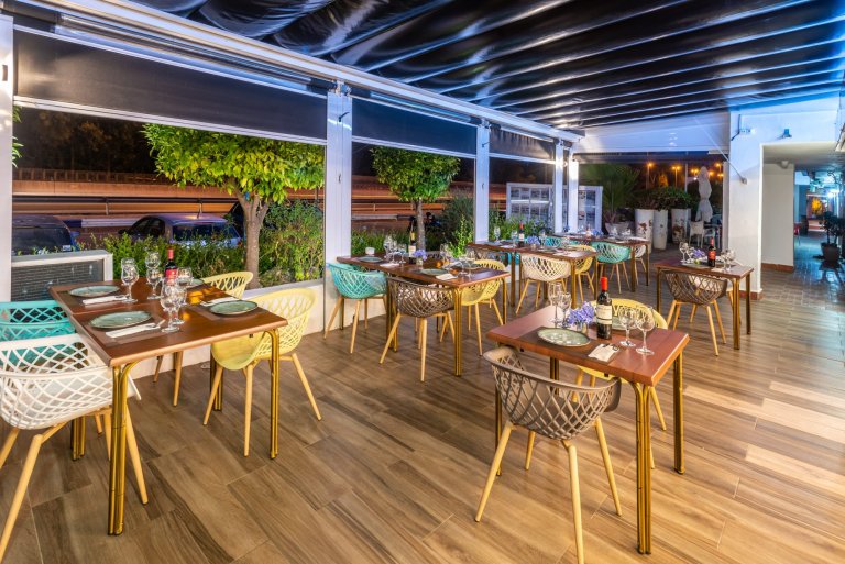 Magnificent restaurant in popular area of Elviria, Marbella