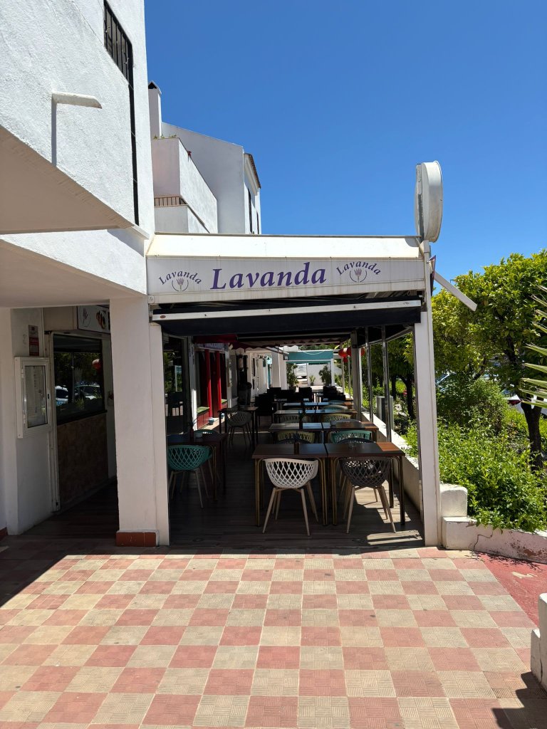 Magnificent restaurant in popular area of Elviria