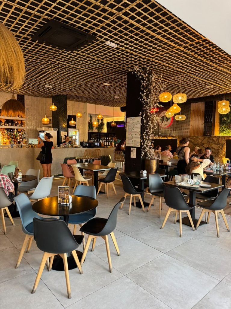 Established Restaurant In Central Alhaurín De La Torre